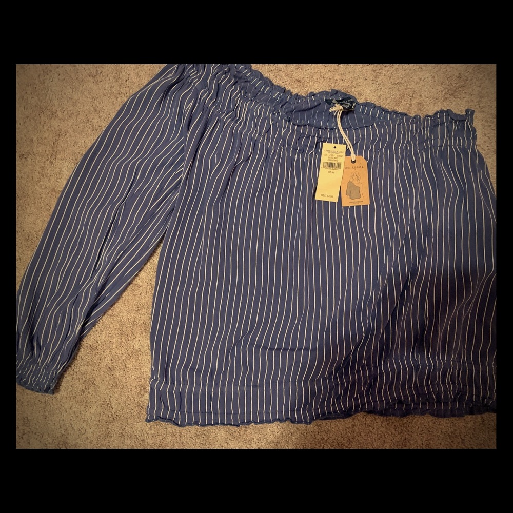 one sleeved American Eagle top